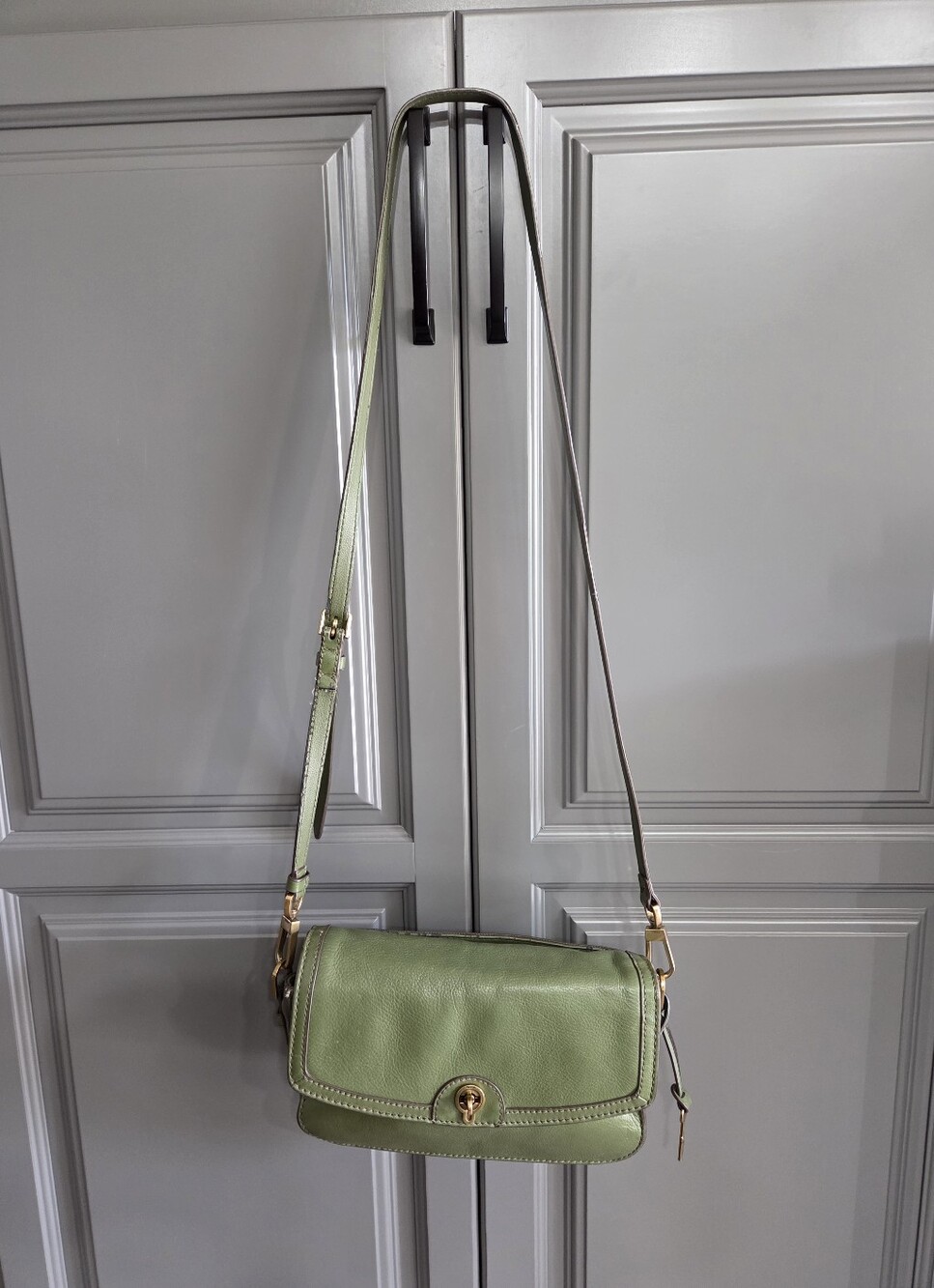 FOSSIL TURN LOCK CROSSBODY PURSE LEATHER OLIVE/ BRASS - Picture 2 of 16
